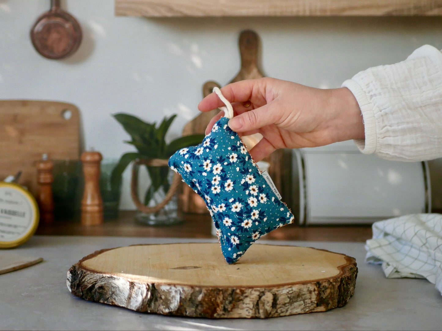 Washable scraping sponge