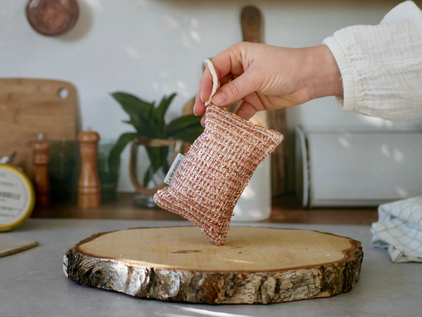 Washable scraping sponge