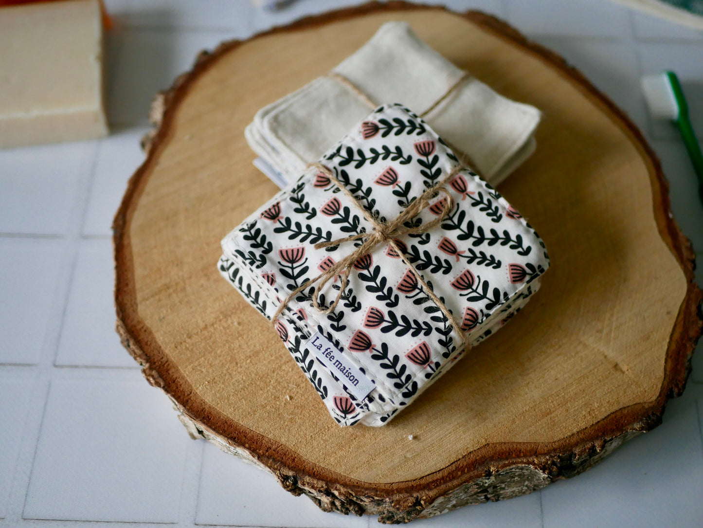 Make-up remover wipes
