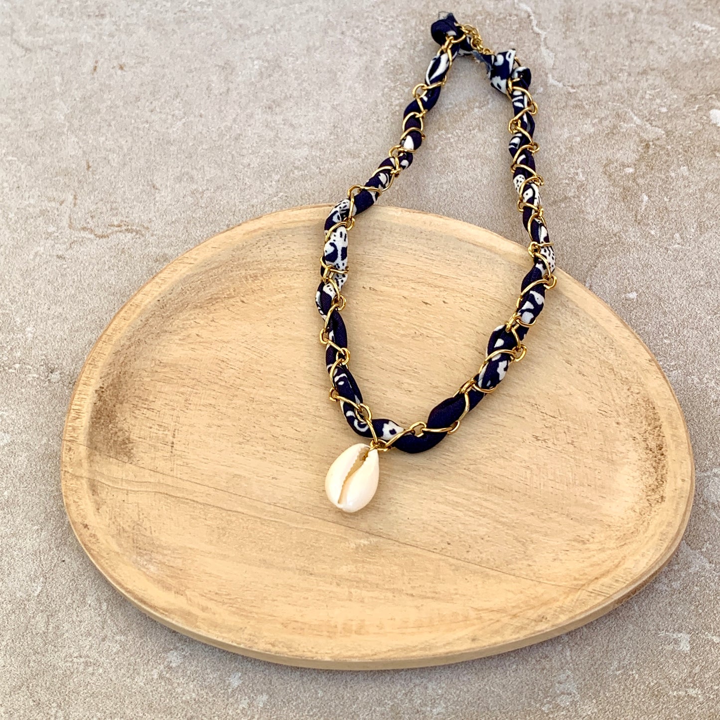 Collier tissu upcyclé et chaine ras de cou