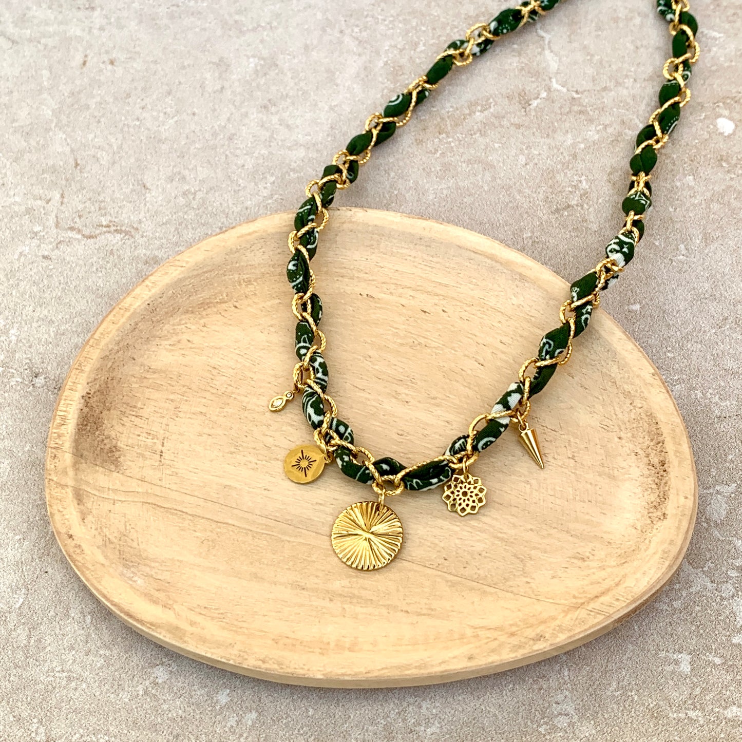 Collier tissu upcyclé et chaine