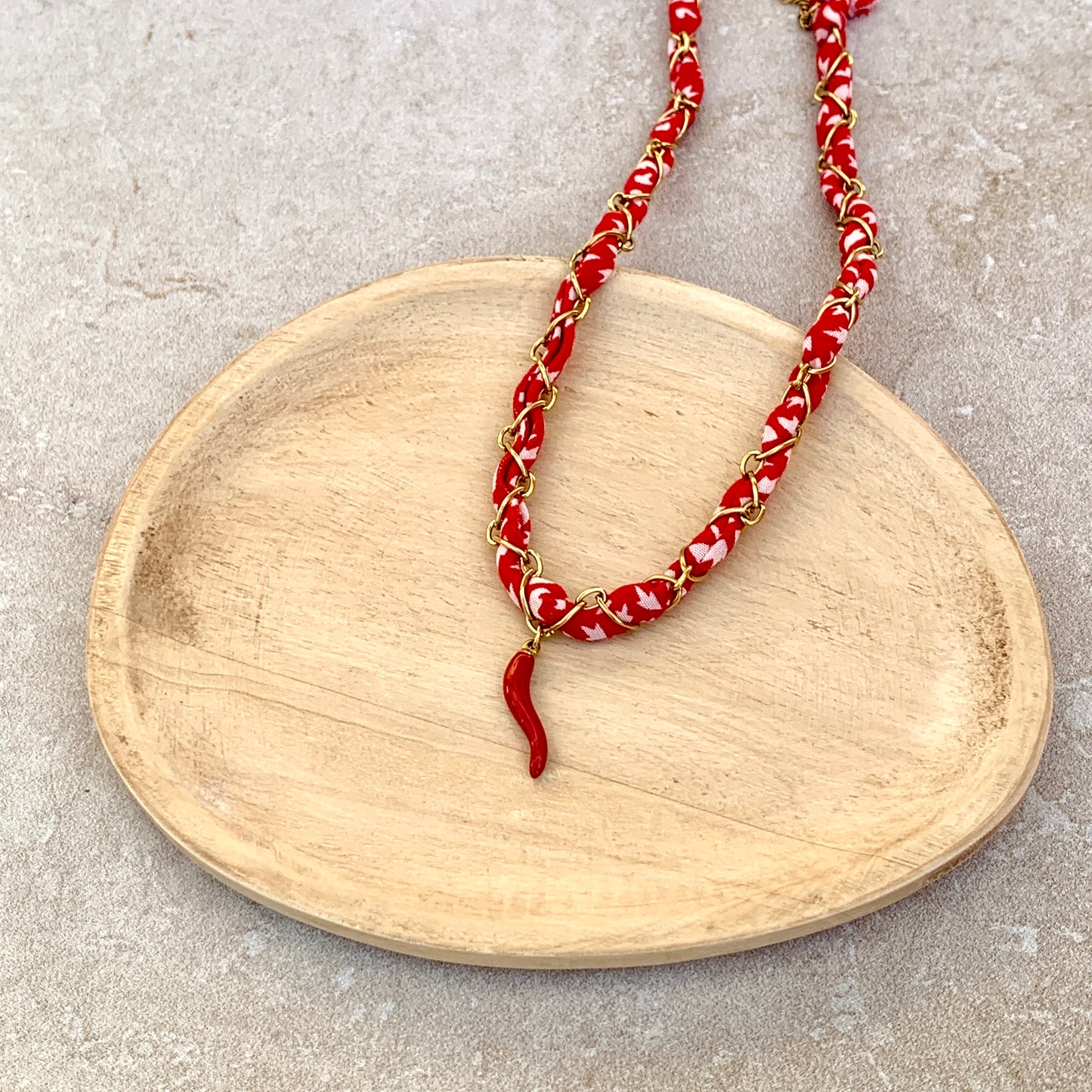 Collier tissu upcyclé et chaine ras de cou