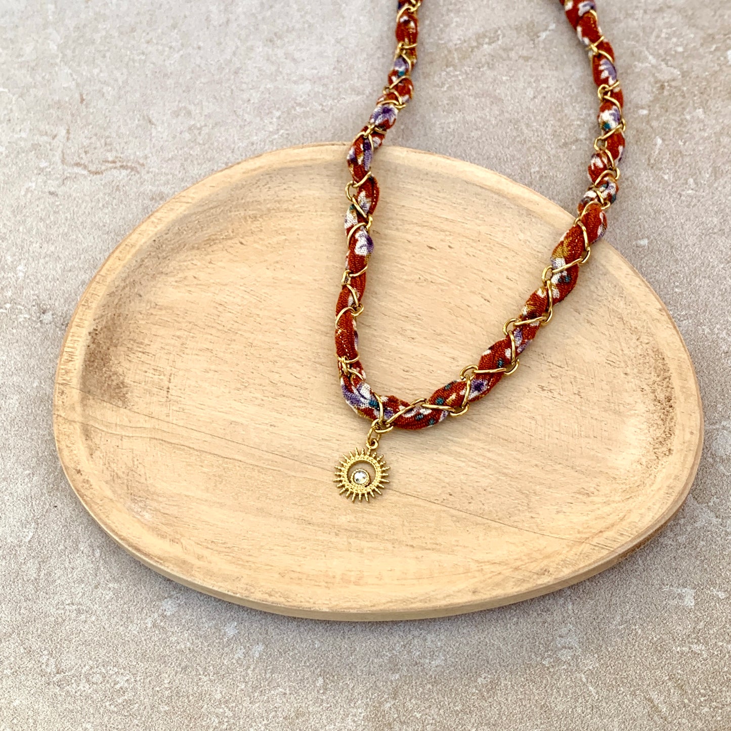 Collier tissu upcyclé et chaine ras de cou