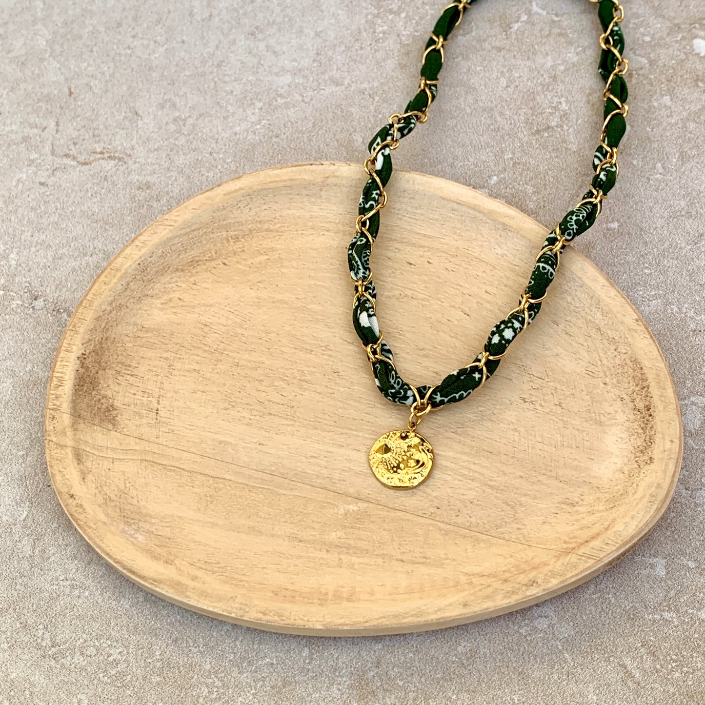 Collier tissu upcyclé et chaine ras de cou